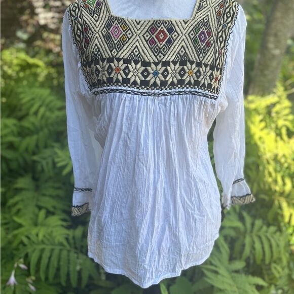 Santa Marguerite White Hand Embroidered Peasant Top size L - Picture 1 of 11